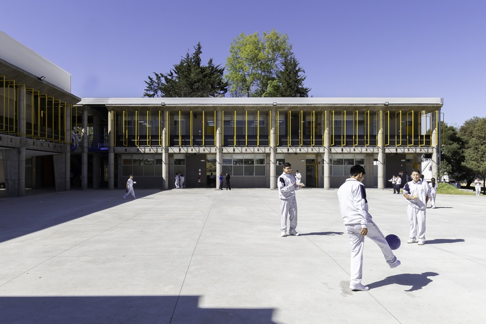 uepm quito classrooms by espinoza carvajal arquitectos