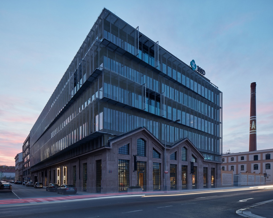 five by qarta archit