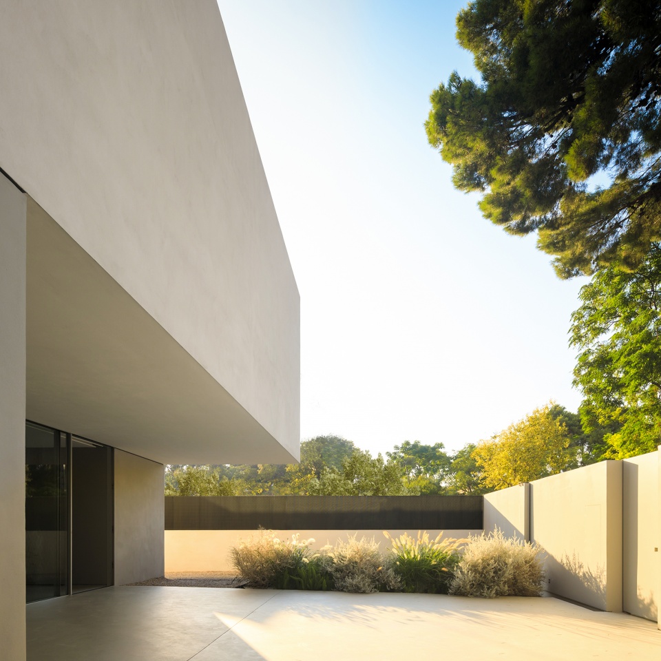 house of the silence by fran silvestre arquitectos