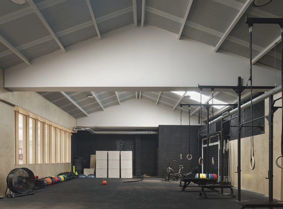 kyodai training center by carlos segarra arquitectos