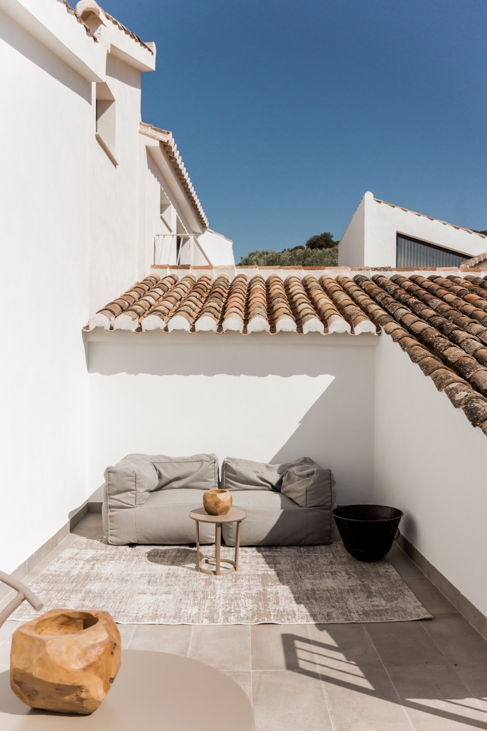 rural hotel in an olive grove by gana arquitectura