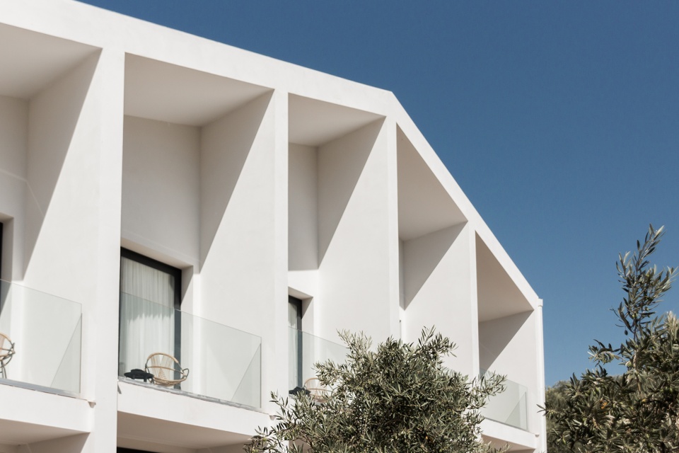 rural hotel in an olive grove by gana arquitectura