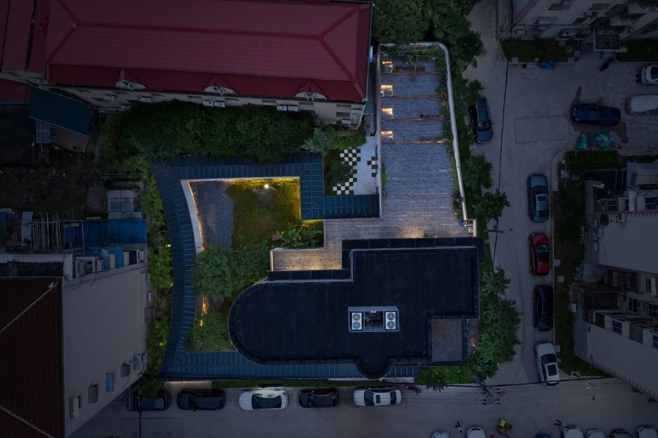 dongyuan neighborhood committee renovation china by atelier vision