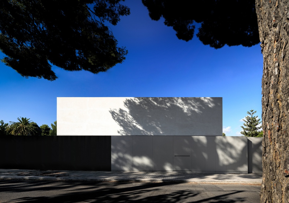 house of the silence by fran silvestre arquitectos