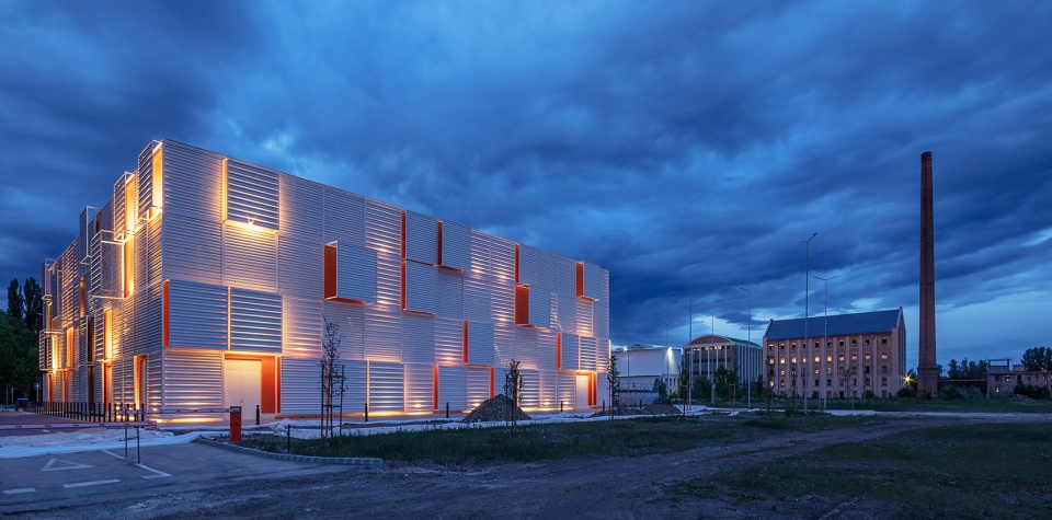 hatvan multifunctional sport and event hall by napur architect