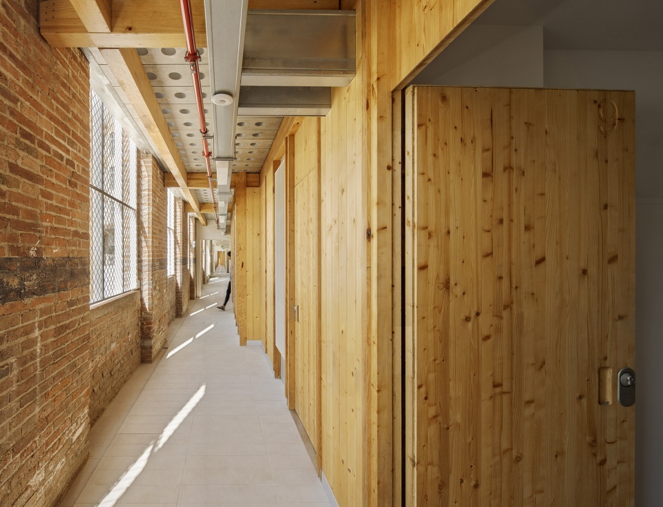 Transformation of the old thread storage building in a social housing complex by Roldan Berengue