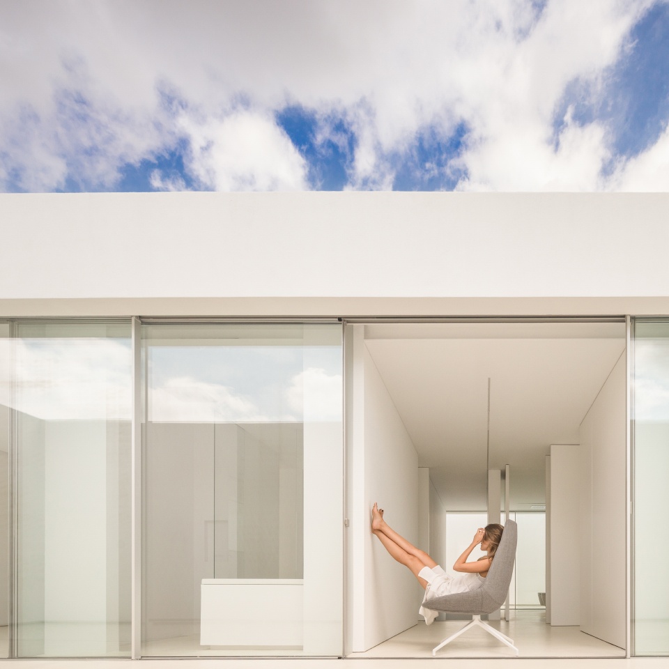 house of the silence by fran silvestre arquitectos