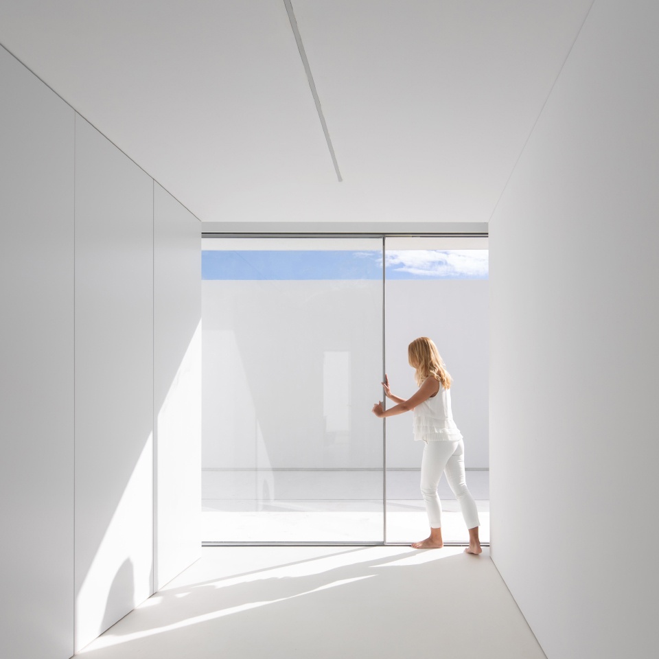 house of the silence by fran silvestre arquitectos