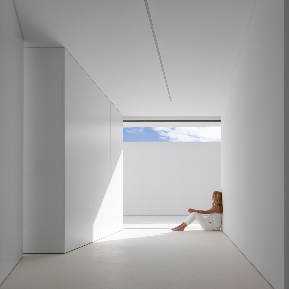 house of the silence by fran silvestre arquitectos