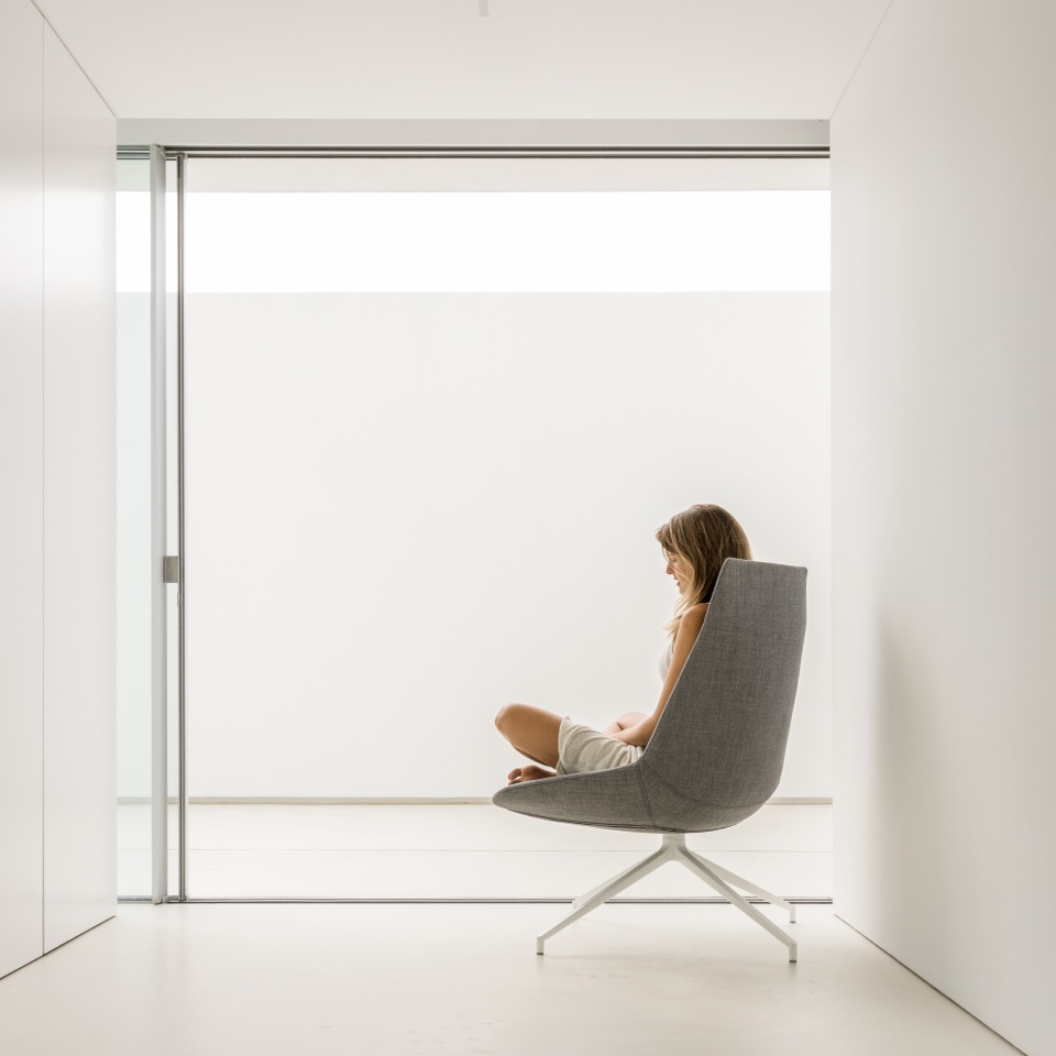 house of the silence by fran silvestre arquitectos