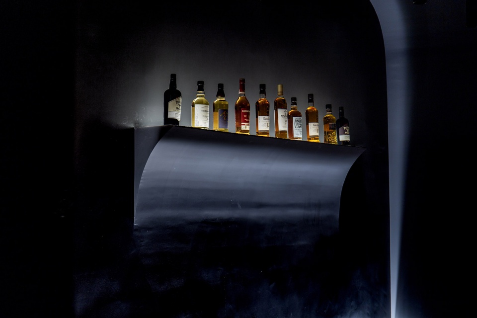 WHISPER BAR Digitectslab