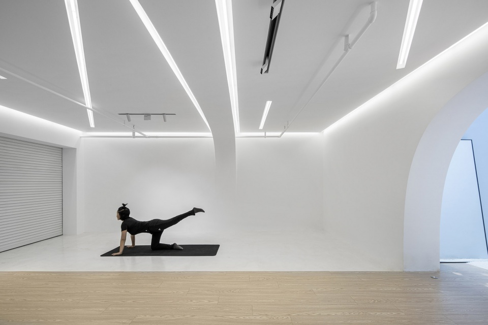 Private Workshop of A Female Fitness Blogger Atelier DY
