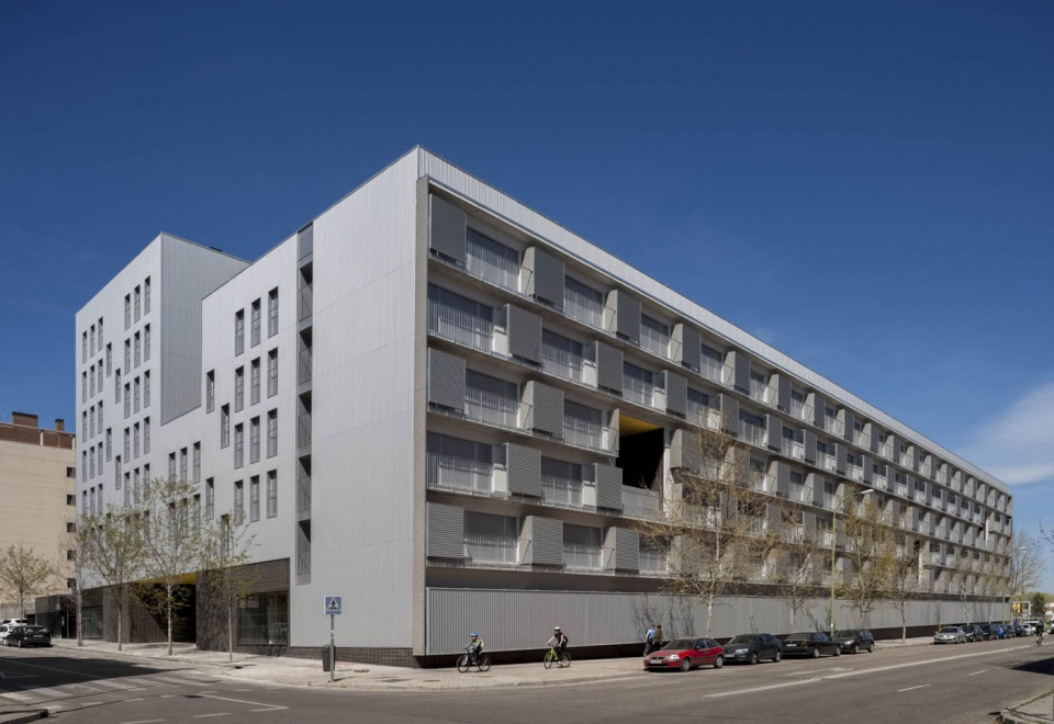 194 social dwellings in carabanchel madrid by burgos garrido