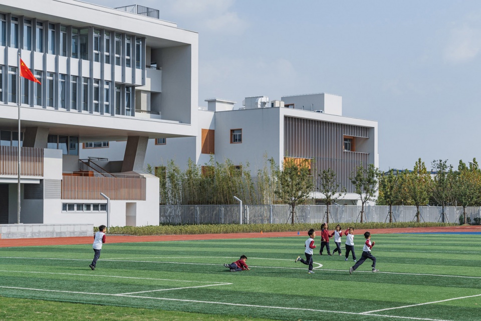 The New Bund School of No.2 Secondary School of East China Normal University Atelier Z DPLUS