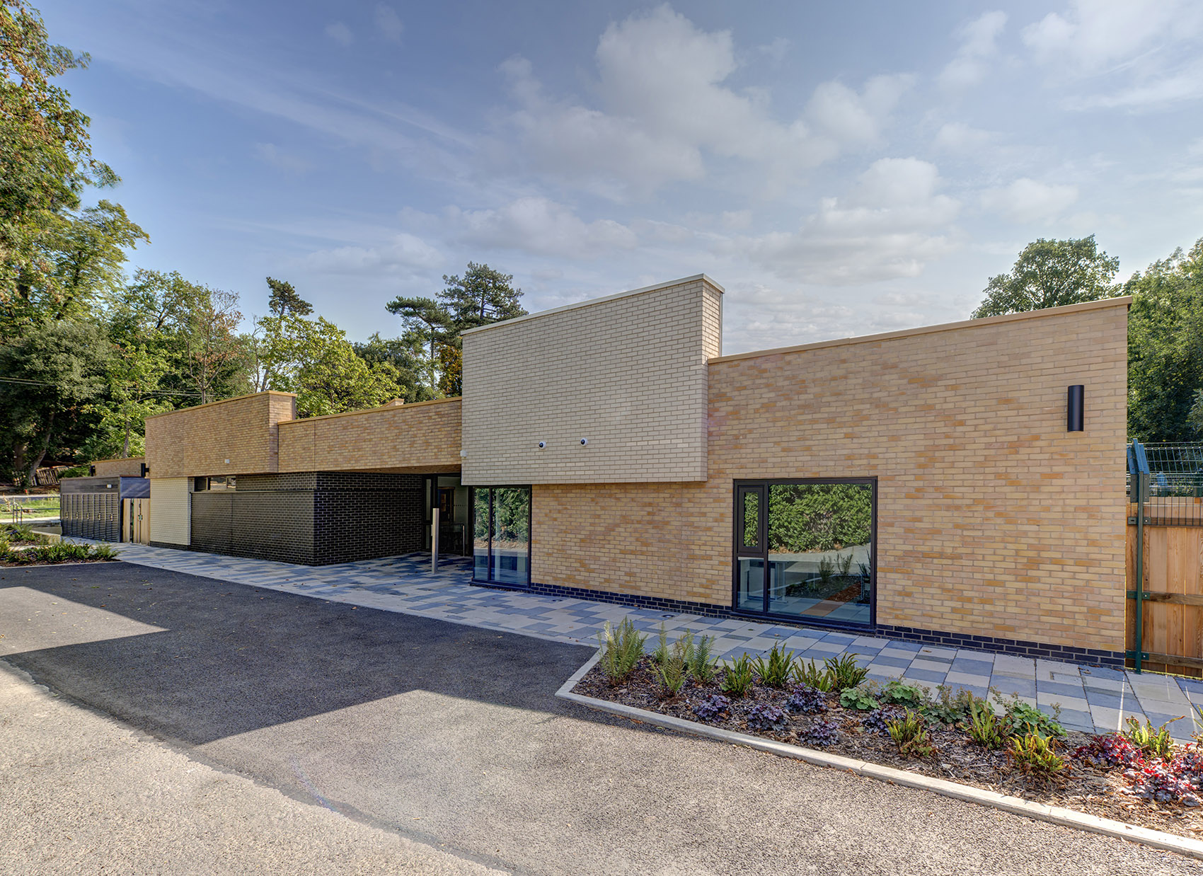 Battersea Dogs & Cats Home by Jonathan Clark Architects 谷德设计网