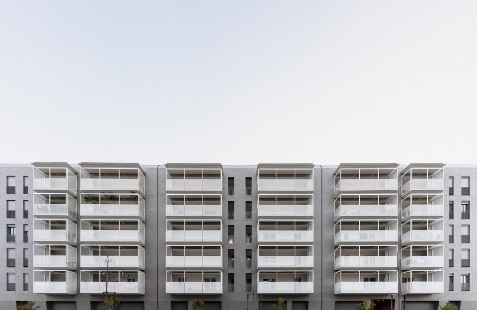 Viale Giulini Affordable Housing by Alvisi Kirimoto