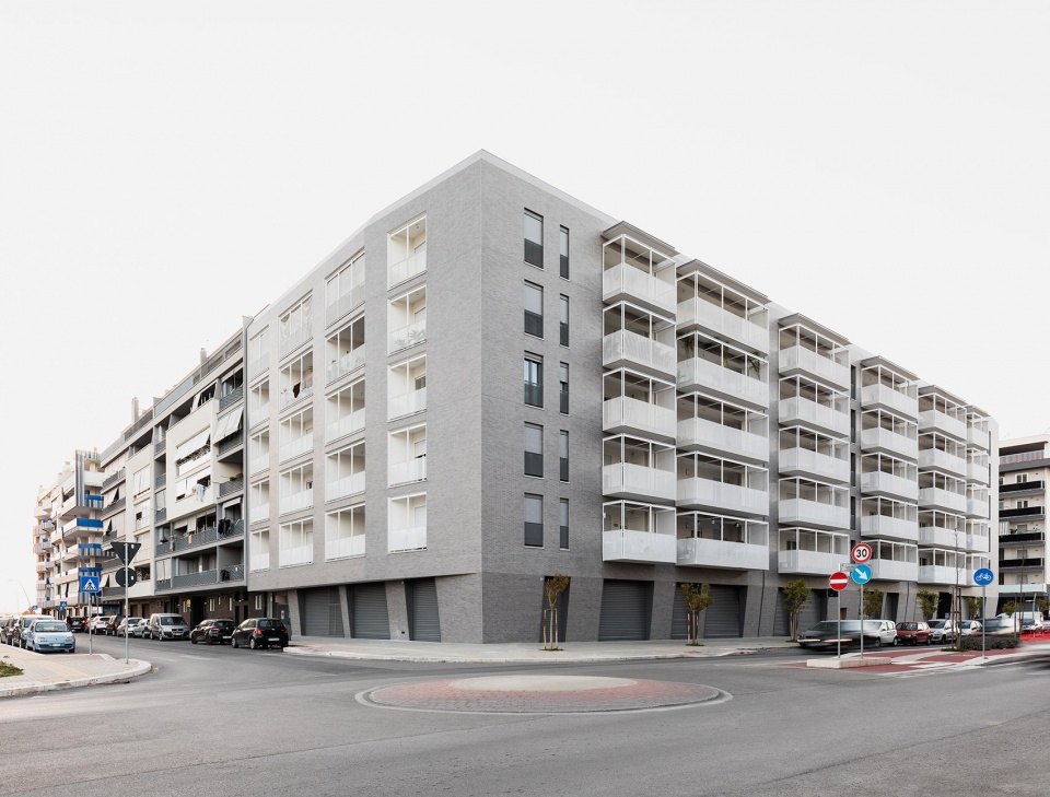 Viale Giulini Affordable Housing by Alvisi Kirimoto