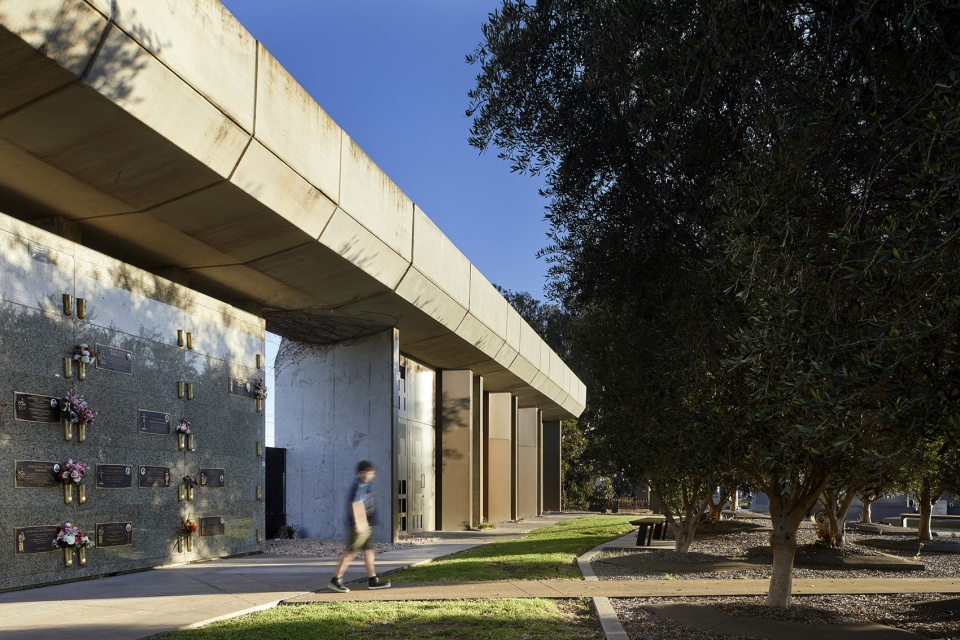 werribee mausoleum extension by bent architecture