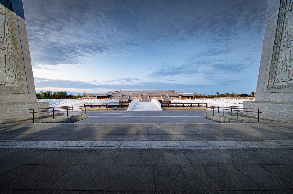 Xinghan Theatrical Platform China by DUS Studio