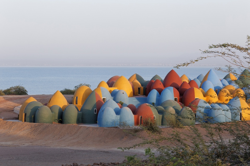 presence in hormuz 02 by zav architects