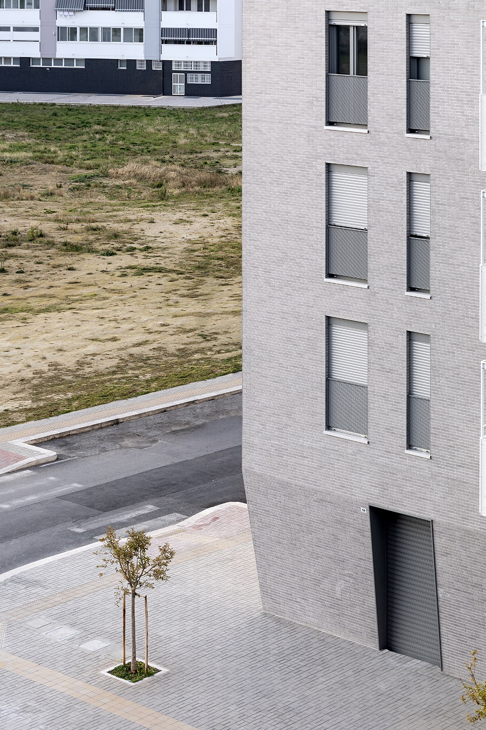 Viale Giulini Affordable Housing by Alvisi Kirimoto