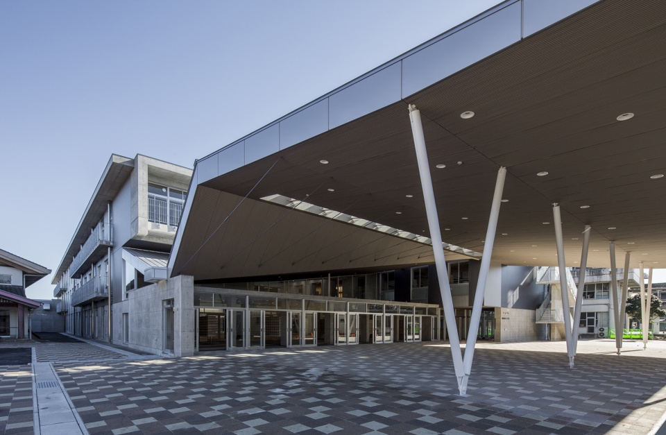 shimotsuma junior high school by mikami architects
