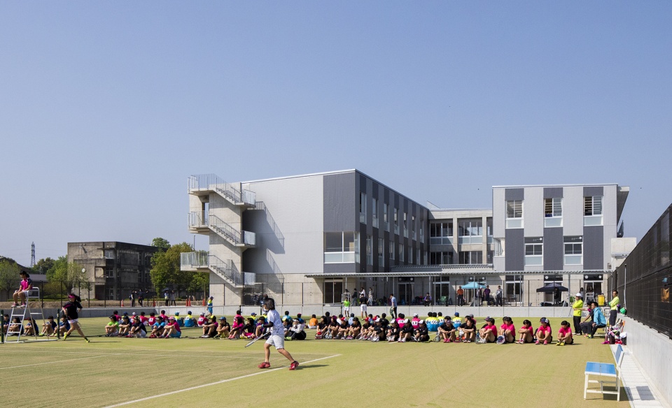 shimotsuma junior high school by mikami architects