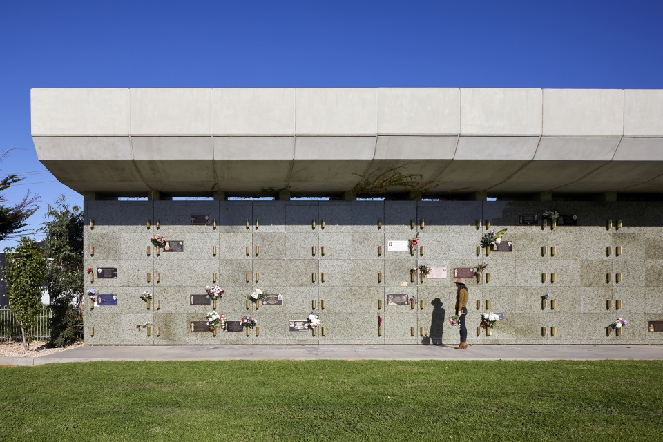werribee mausoleum extension by bent architecture