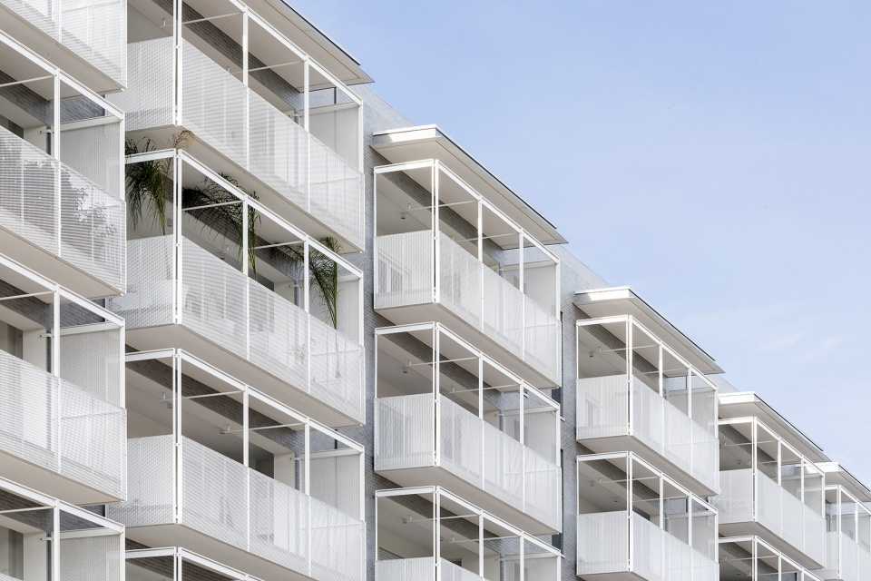 Viale Giulini Affordable Housing by Alvisi Kirimoto