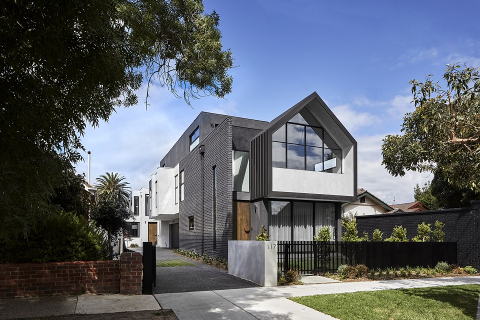 Elwood Residence by Adele Bates