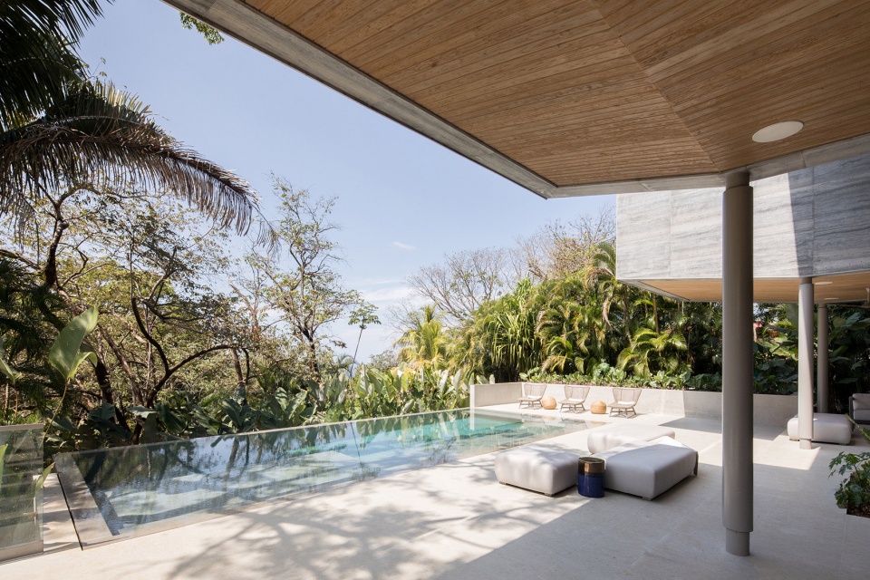 The Atrium House by Studio Saxe