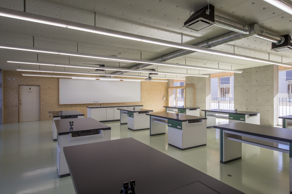 shimotsuma junior high school by mikami architects