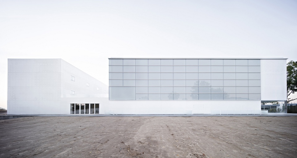 Multi Sport Pavilion And Classroom Complex Alberto Campo Baeza