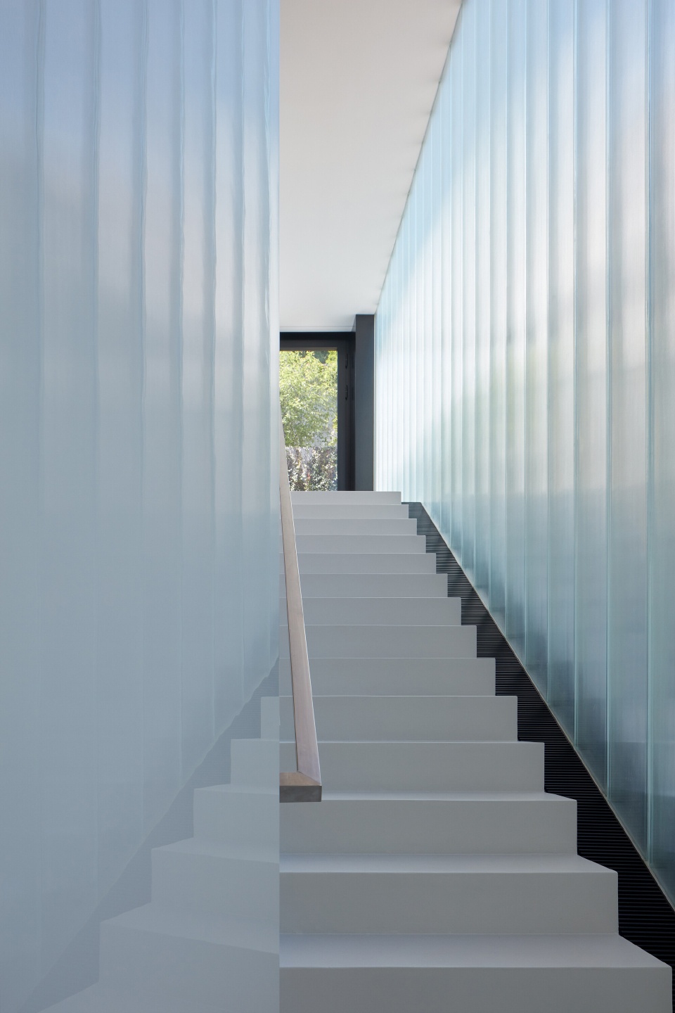 family house in the river valley by kuba pilar architekti