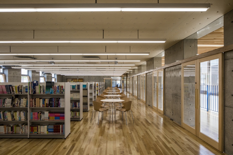 shimotsuma junior high school by mikami architects