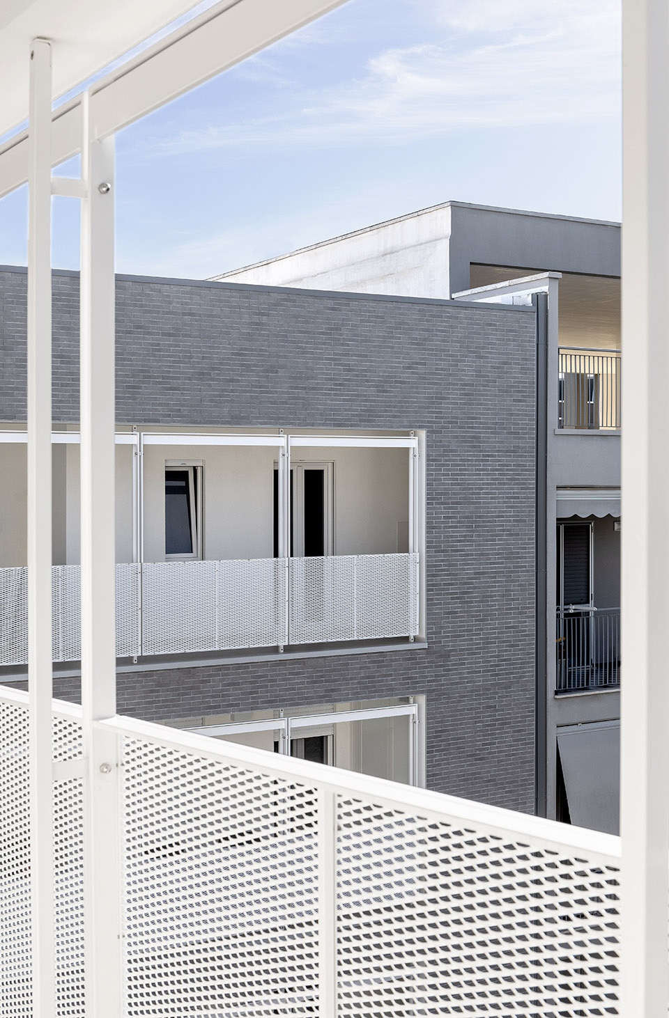 Viale Giulini Affordable Housing by Alvisi Kirimoto