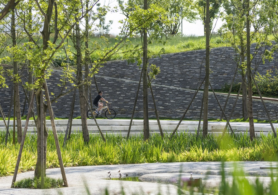 anshun hongshan lake civil park china by la design