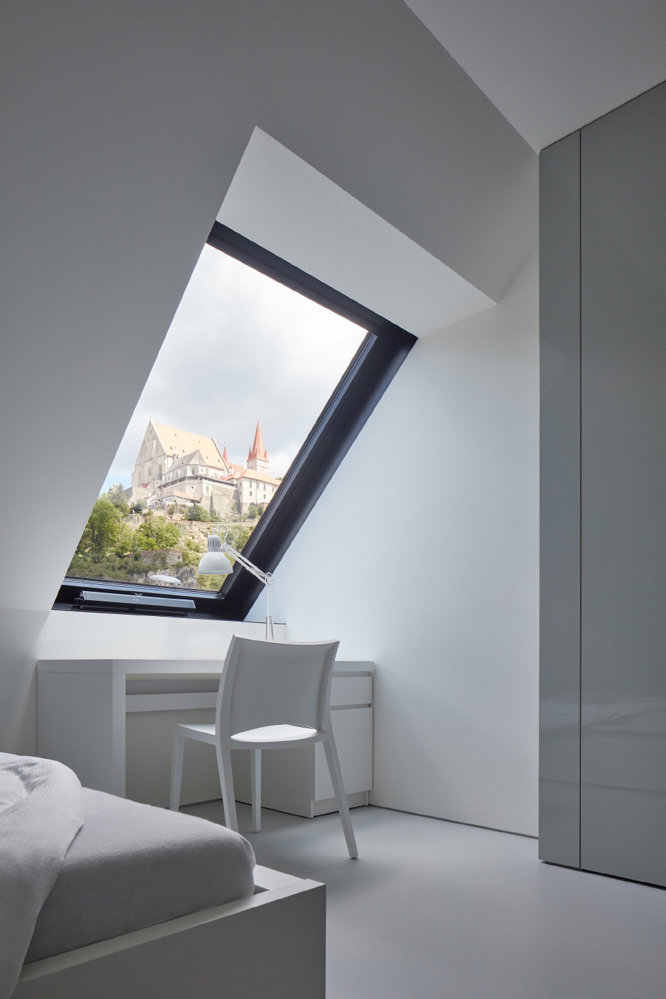family house in the river valley by kuba pilar architekti