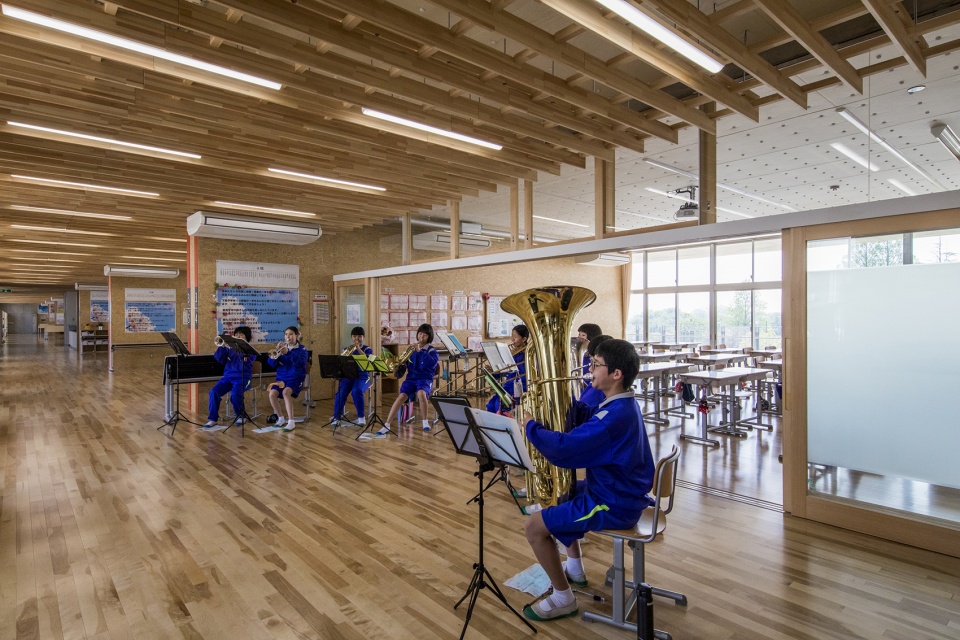shimotsuma junior high school by mikami architects