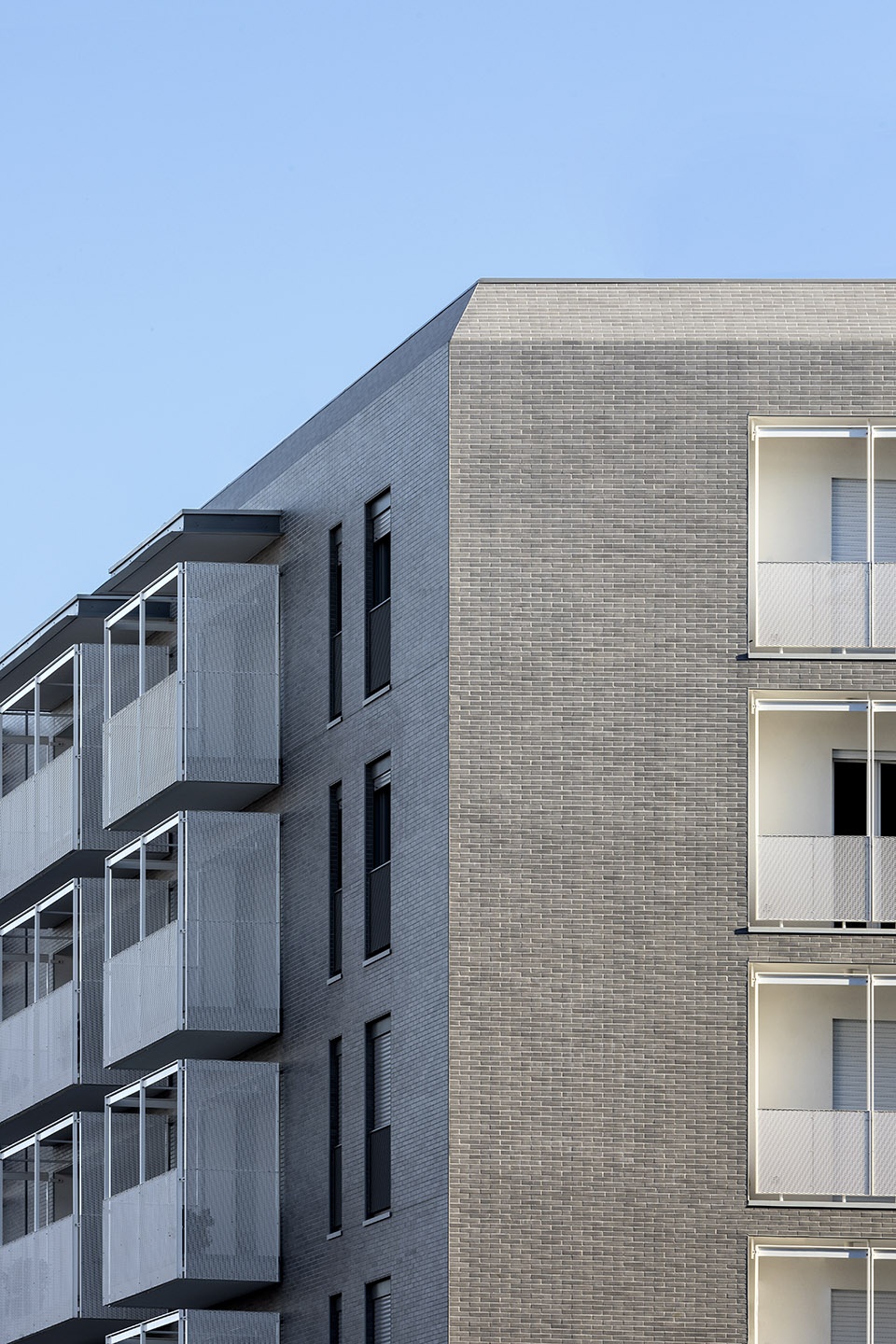 Viale Giulini Affordable Housing by Alvisi Kirimoto