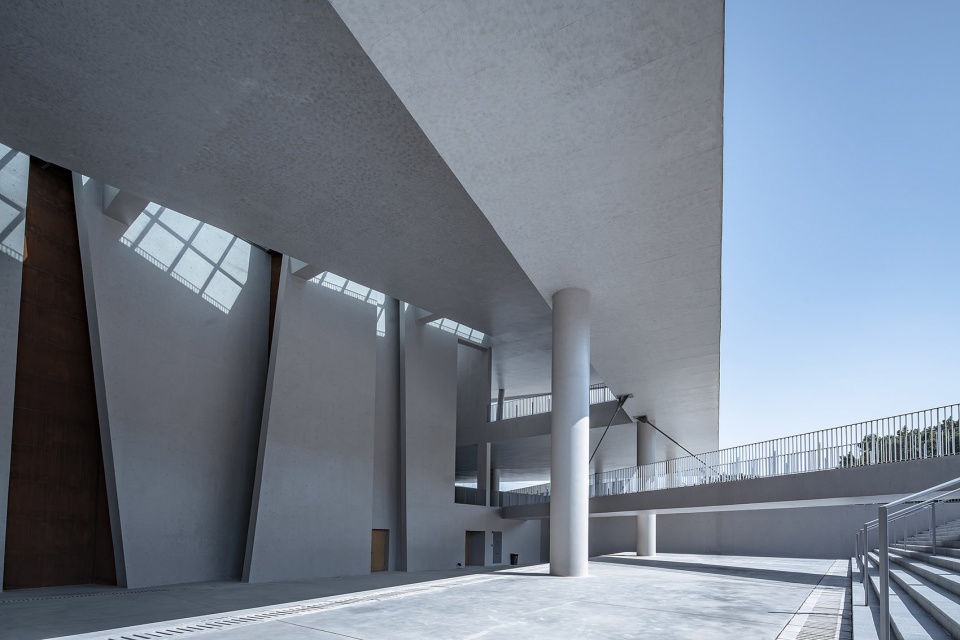 gymnasium in zhuhai campus sun yat sen university china by biadsc