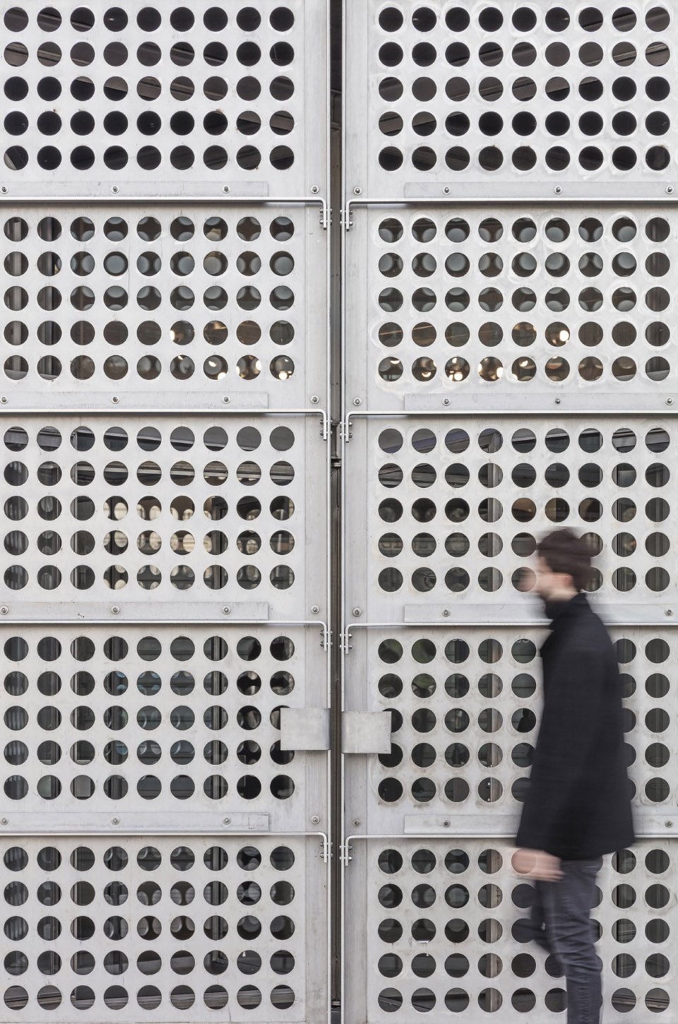 colgando del centro by hector fernandez elorza