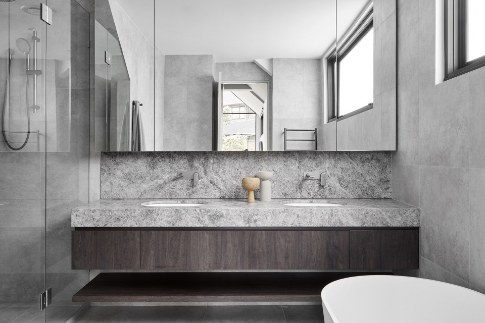 Elwood Residence by Adele Bates