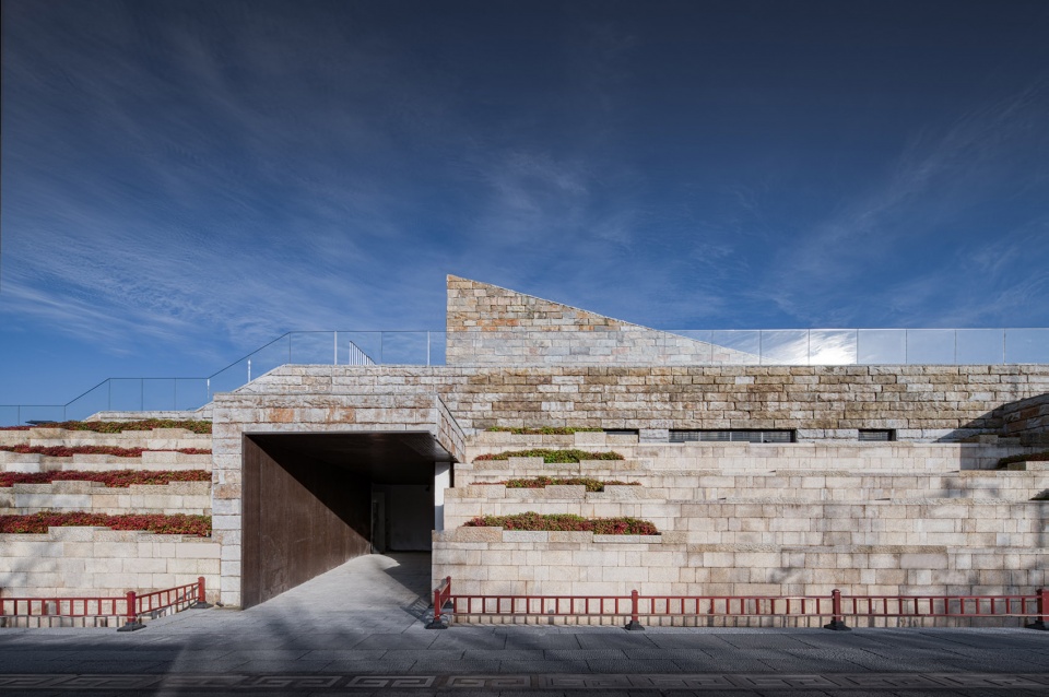 Xinghan Theatrical Platform China by DUS Studio