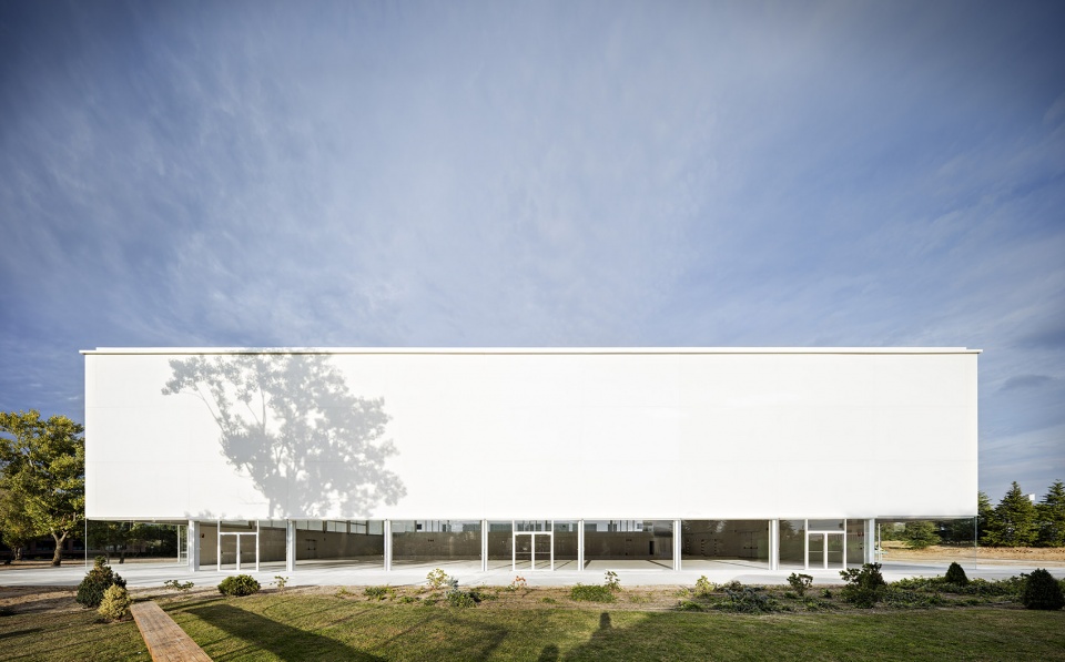 Multi Sport Pavilion And Classroom Complex Alberto Campo Baeza