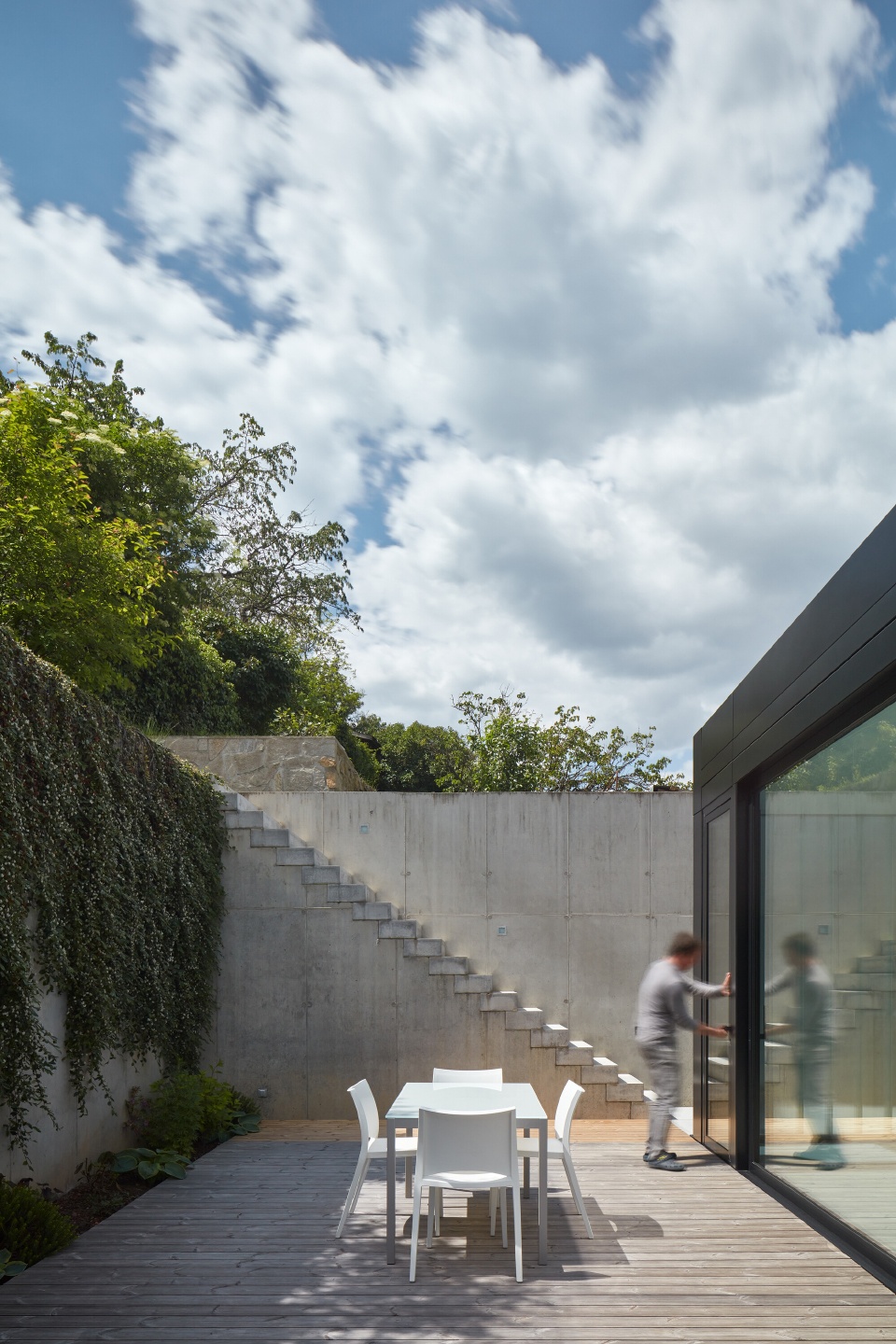 family house in the river valley by kuba pilar architekti