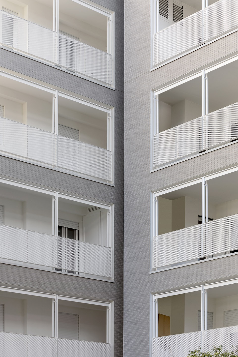 Viale Giulini Affordable Housing by Alvisi Kirimoto