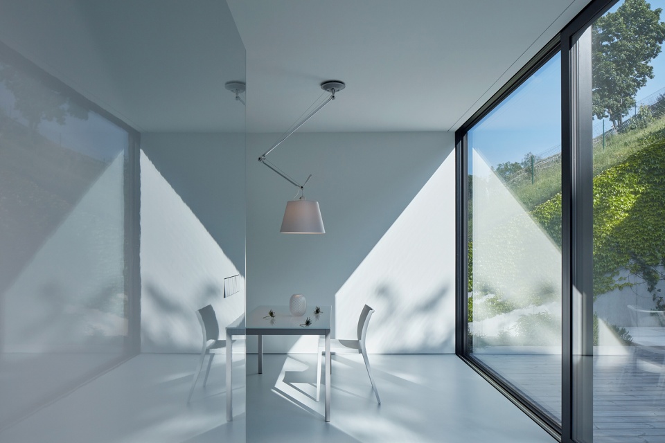 family house in the river valley by kuba pilar architekti