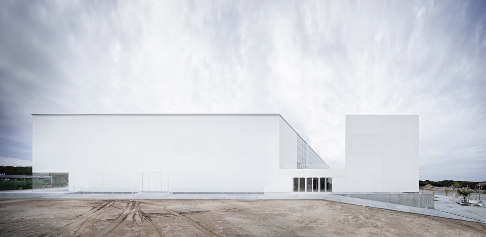 Multi Sport Pavilion And Classroom Complex Alberto Campo Baeza