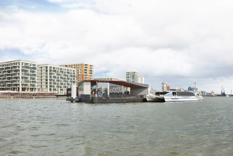 伦敦皇家码头浮桥和公共长廊英国nex